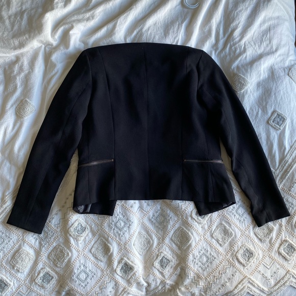 ONLY- Fully Lined Crepe Blazer - Picture 2 of 10